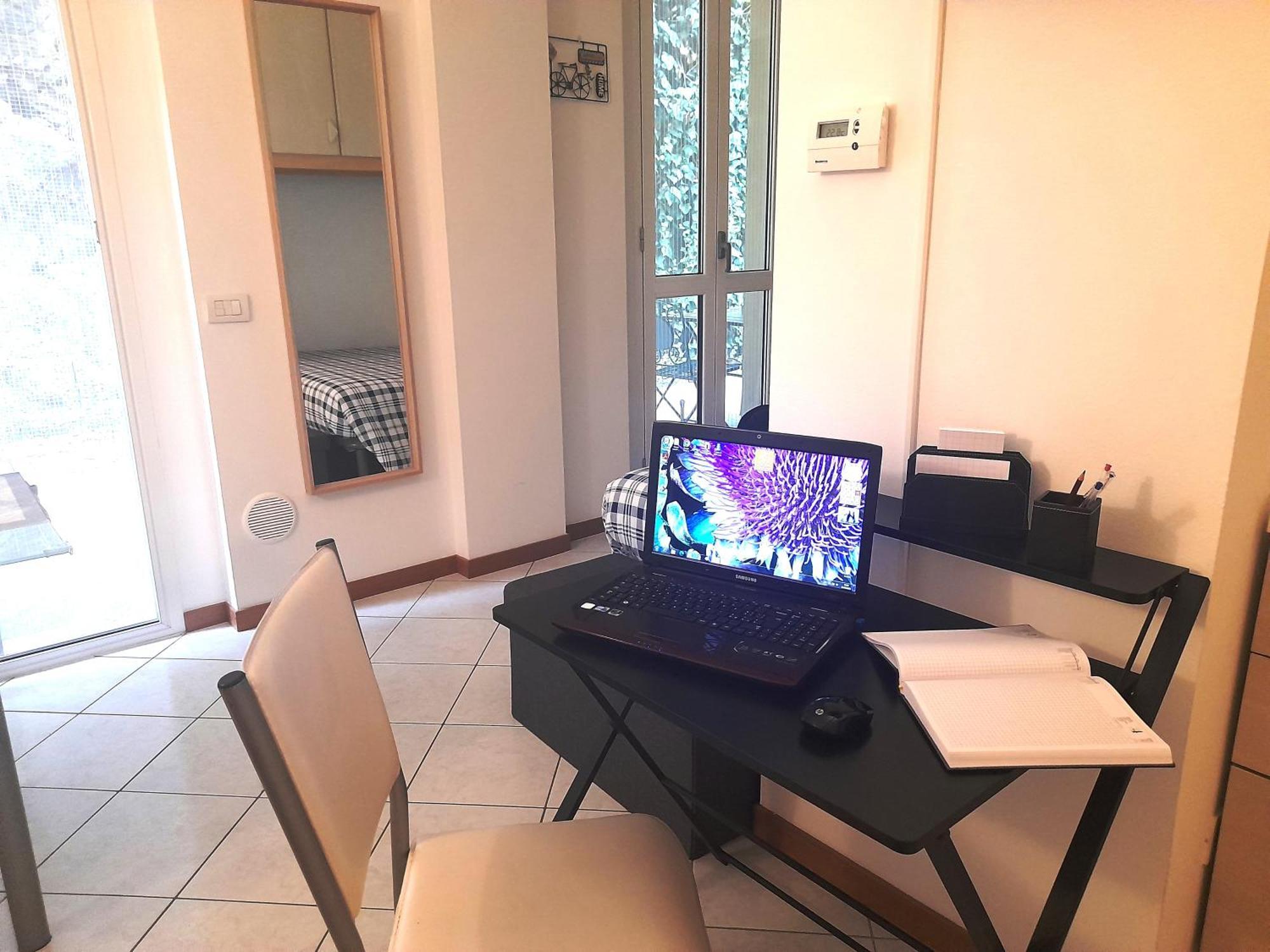 Private Garden & Garage - Self Check-In & Remote Access Apartment Como Exterior photo