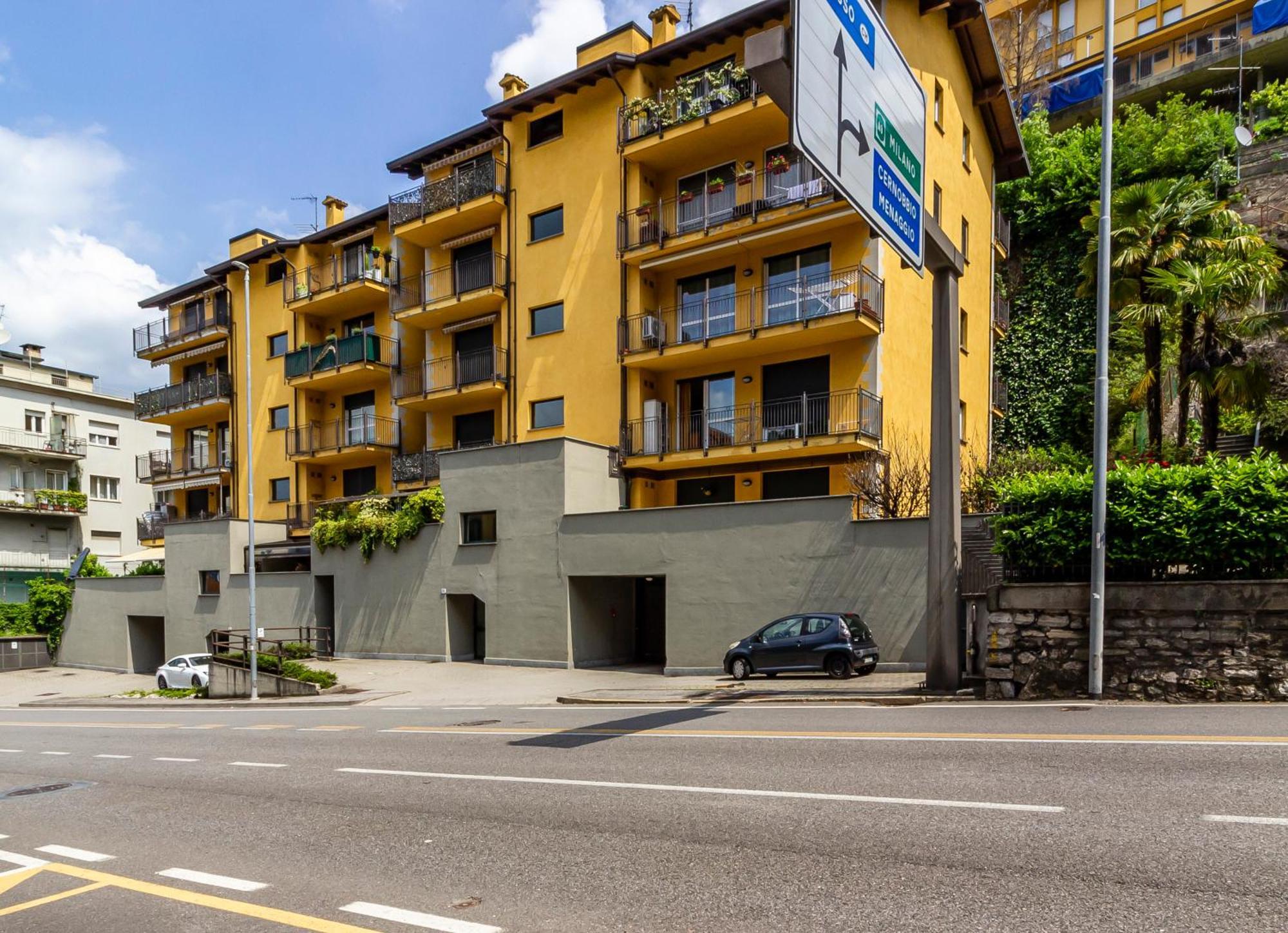 Private Garden & Garage - Self Check-In & Remote Access Apartment Como Exterior photo